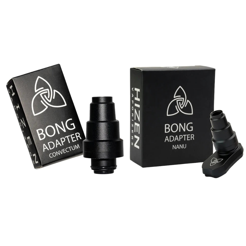 Hizen Bong Adapter Vergleich – links schwarze Verpackung mit Adapter Convectum und stufenförmigem Konusadapter, rechts schwarze Verpackung mit Adapter Nanu und flachem Mundstückaufsatz mit Hizen-Logo