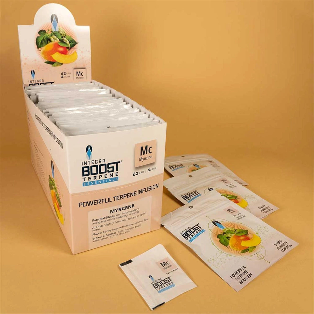 Integra Boost Terpene Essentials Myrcene Mc 62% RH 4g Display-Box geöffnet mit Single Packs, Powerful Terpene Infusion, 2-Way Humidity Control, goldbeiger Hintergrund