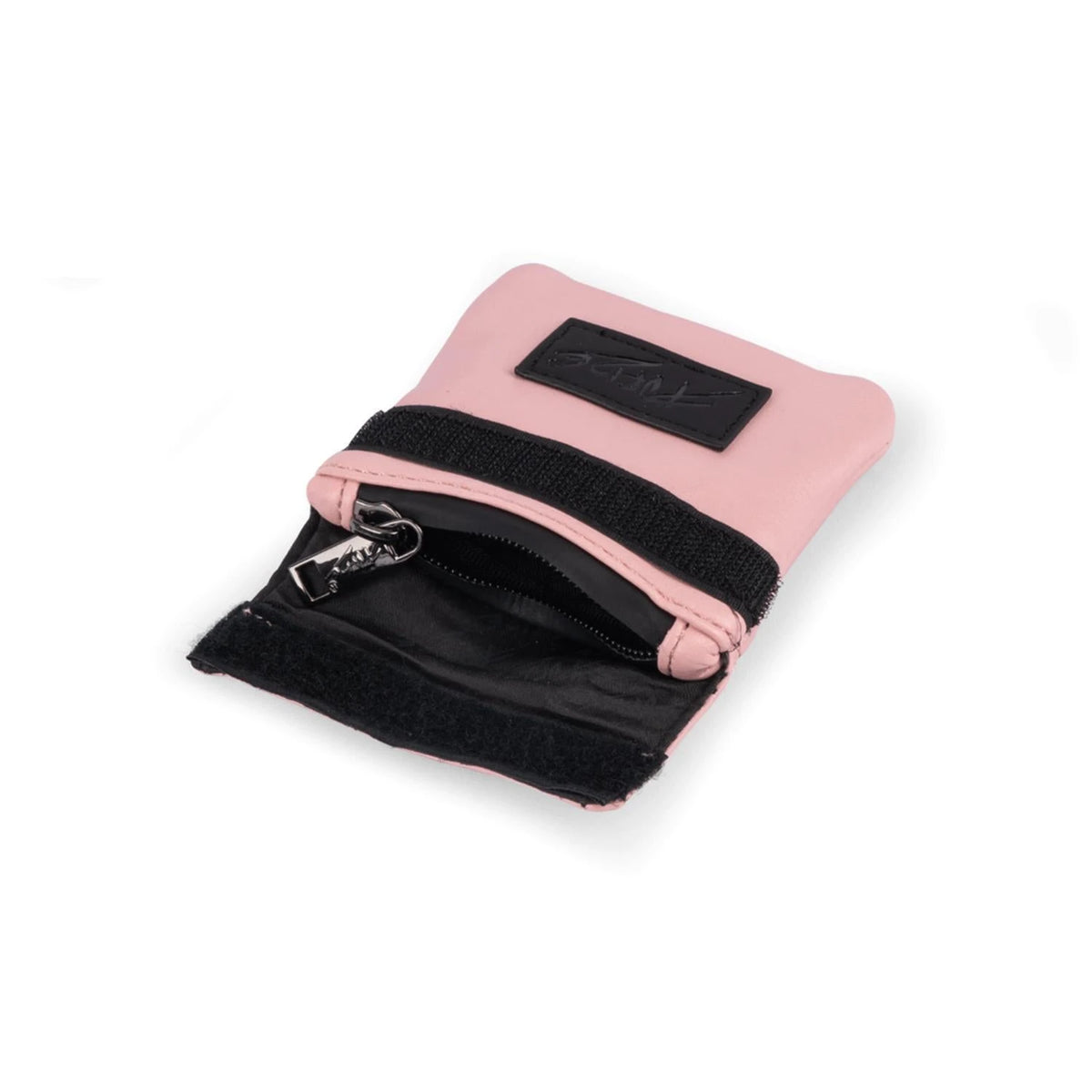 PURIZE Leder-Täschchen in Rosa, geöffnet mit Reißverschluss, Klettverschluss-Lasche und schwarzem PURIZE Logo-Patch