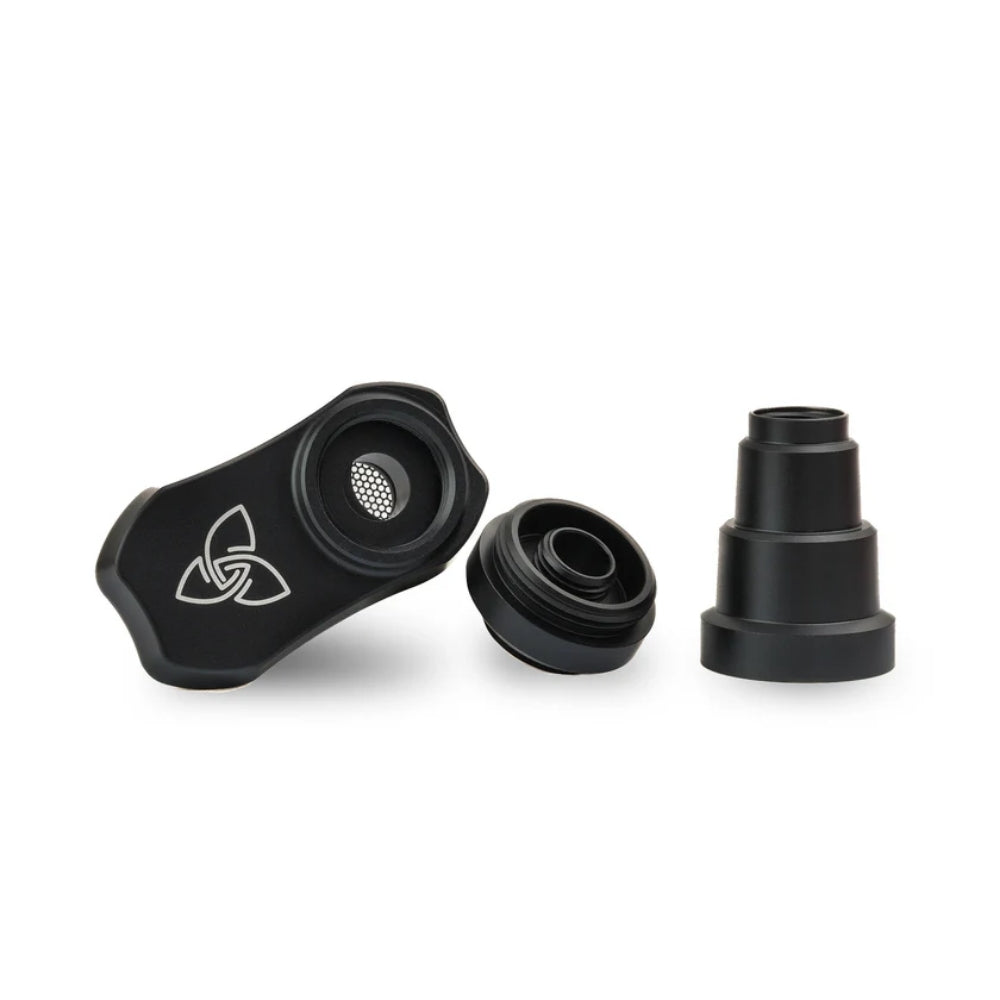 Hizen Bong Adapter Nanu – drei schwarze Einzelteile: liegender Adapter mit Hizen-Logo und Metallsieb, runder Gewindeverbinder und stufenförmiger Konusadapter für verschiedene Bong-Größen