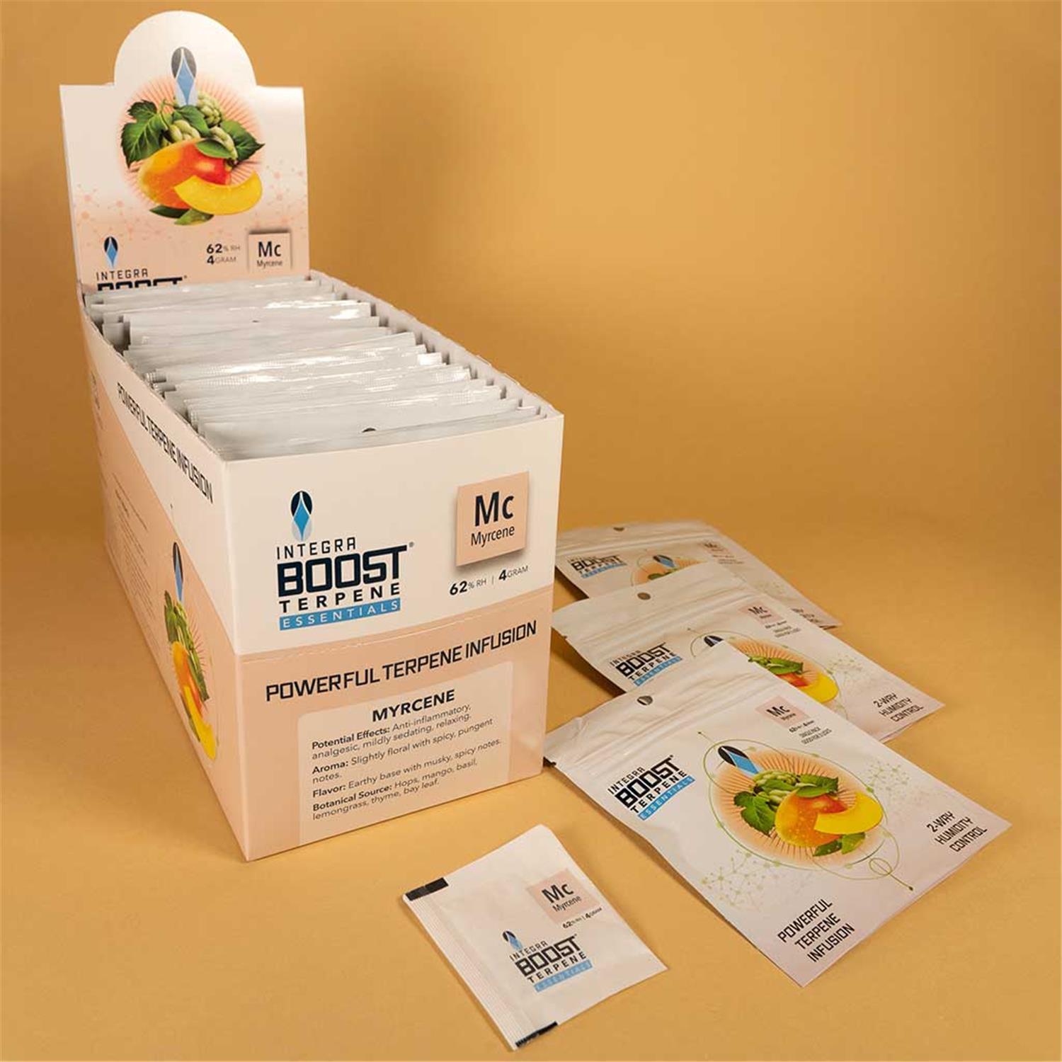Integra Boost Terpene Essentials Myrcene Mc 62% RH 4g Display-Box geöffnet mit Single Packs, Powerful Terpene Infusion, 2-Way Humidity Control, goldbeiger Hintergrund