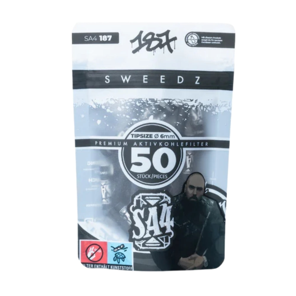 187 Strassenbande Sweedz SA4 Edition, schwarz-weißer Standbeutel, 50 Premium Aktivkohlefilter 6mm, SA4-Künstlerportrait und Logo, Aufschrift „Filter enthält Kunststoff", weißer Hintergrund