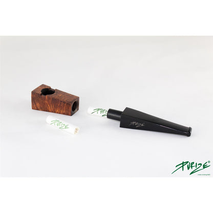 Purize Pipe Black Set zerlegt: Holzkopf in Braun, schwarzes Aluminium-Mundstück und zwei weiße Purize-Aktivkohlefilter mit grünem Logo, grauer Hintergrund