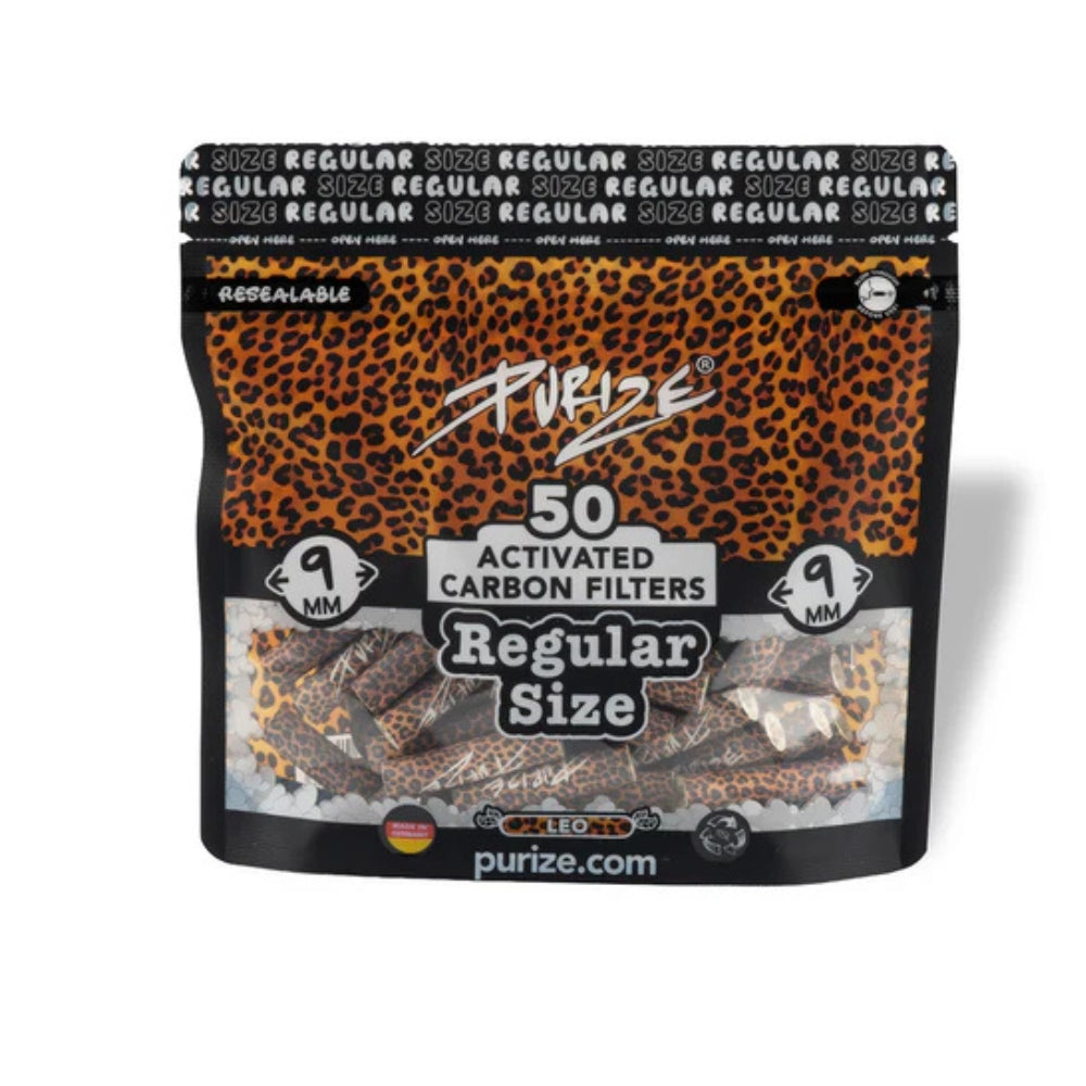 PURIZE 50 Aktivkohlefilter Regular Size 9 mm im Leopard-Design, wiederverschließbare Verpackung mit Leoparden-Muster und PURIZE Logo