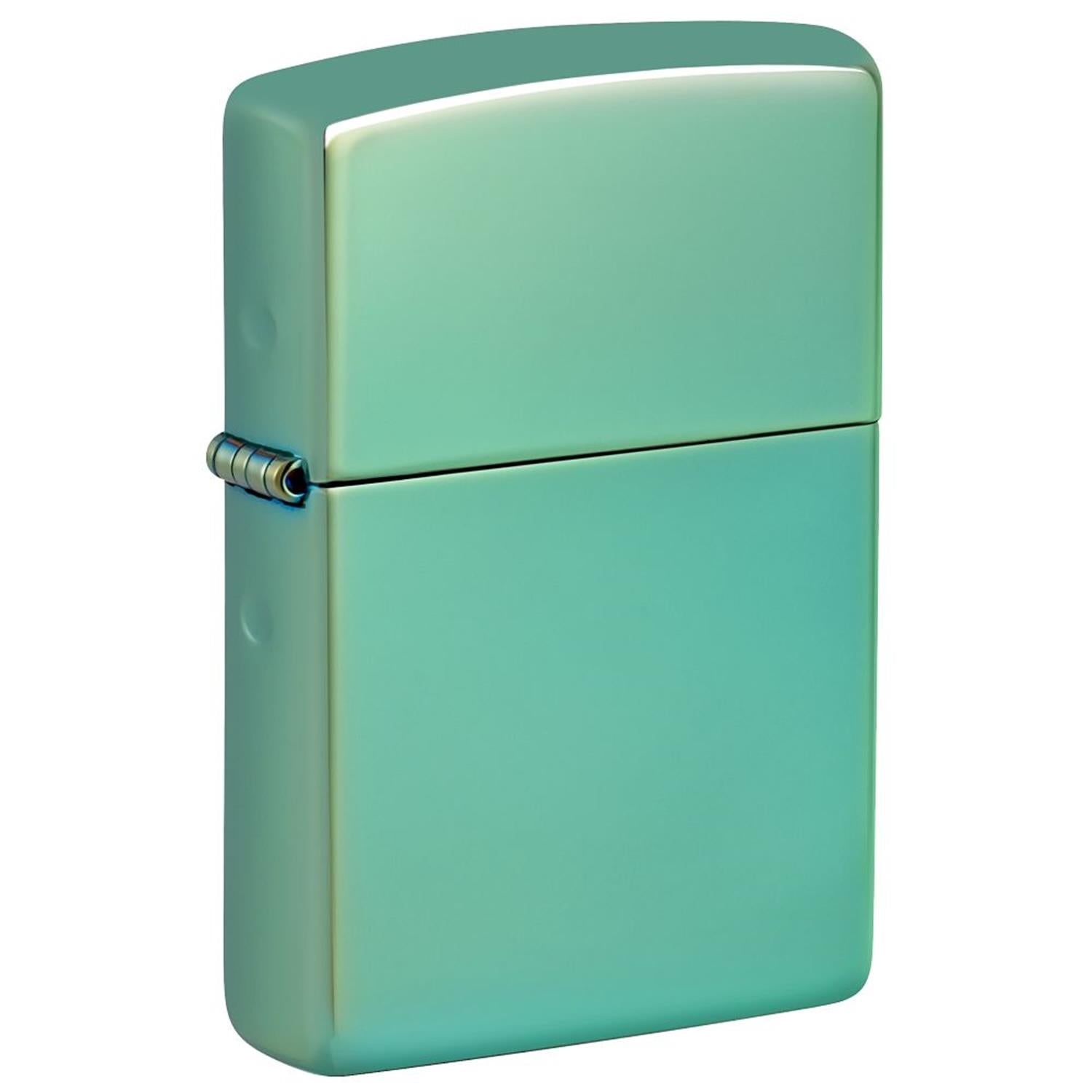 Zippo Sturmfeuerzeug Chameleon Türkis-Grün poliert, geschlossen in Schrägansicht, schlichtes Design ohne Gravur, weißer Hintergrund
