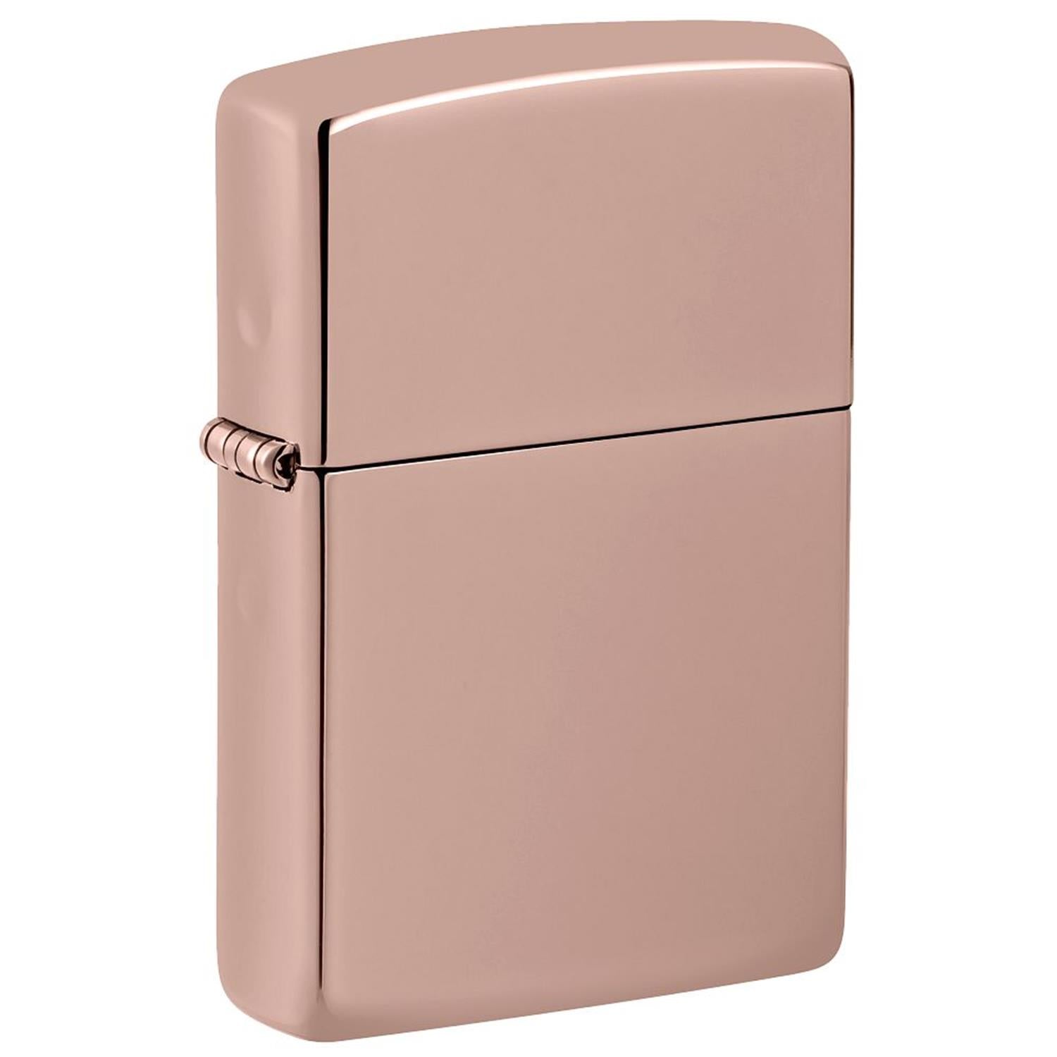 Zippo Sturmfeuerzeug Rose Gold poliert, geschlossen in Schrägansicht, roségoldenes Hochglanz-Finish, schlichtes Design ohne Gravur, weißer Hintergrund


